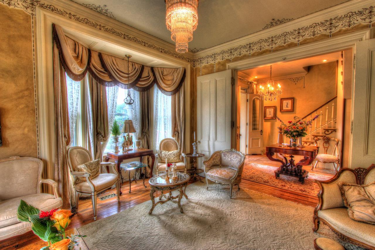 Russell Manor Bed & Breakfast Morrisburg Exteriör bild
