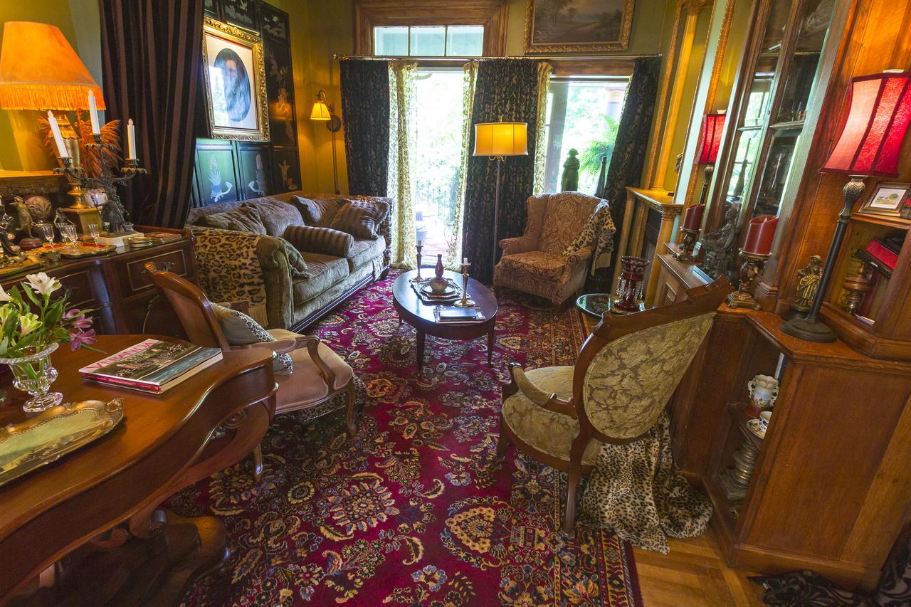 Russell Manor Bed & Breakfast Morrisburg Exteriör bild